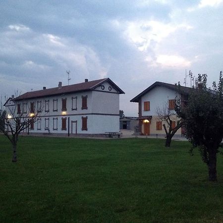 Bed And Breakfast Azienda Agricola Cascina Salazzaraマジェンタ エクステリア 写真