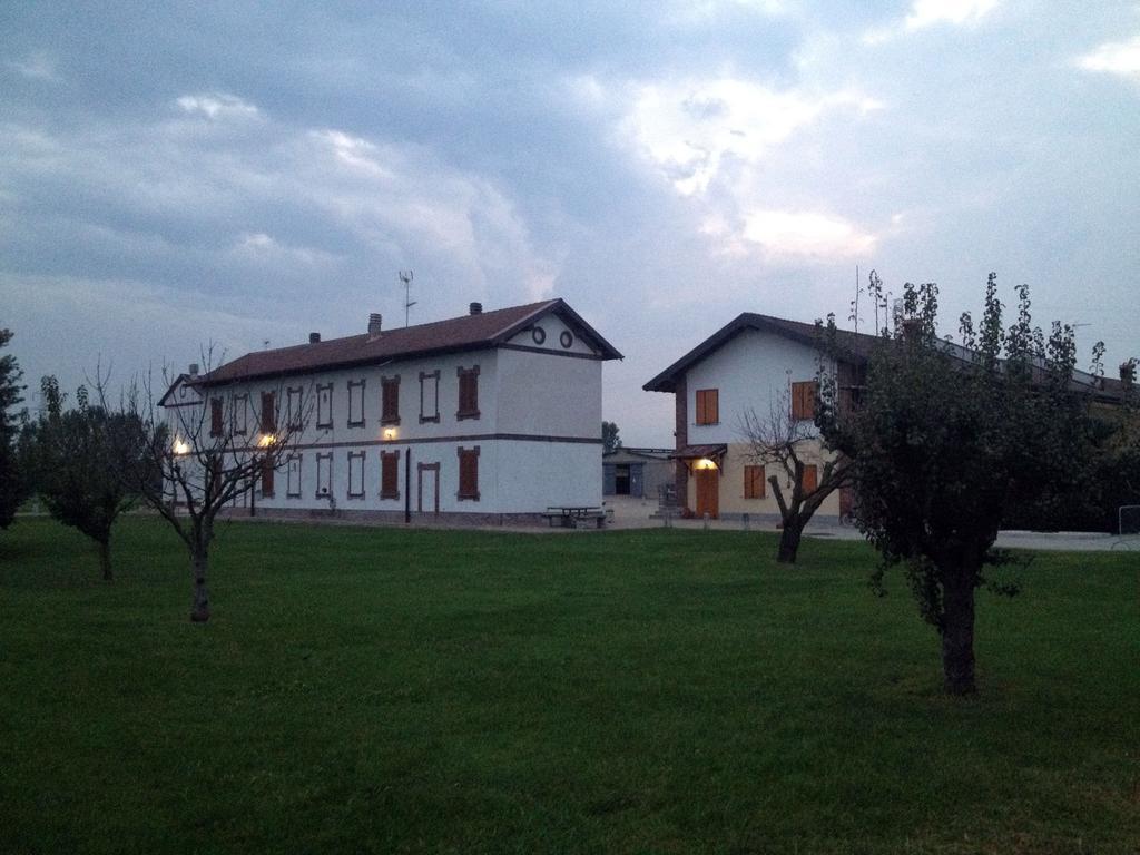 Bed And Breakfast Azienda Agricola Cascina Salazzaraマジェンタ エクステリア 写真