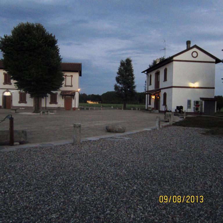 Bed And Breakfast Azienda Agricola Cascina Salazzaraマジェンタ エクステリア 写真