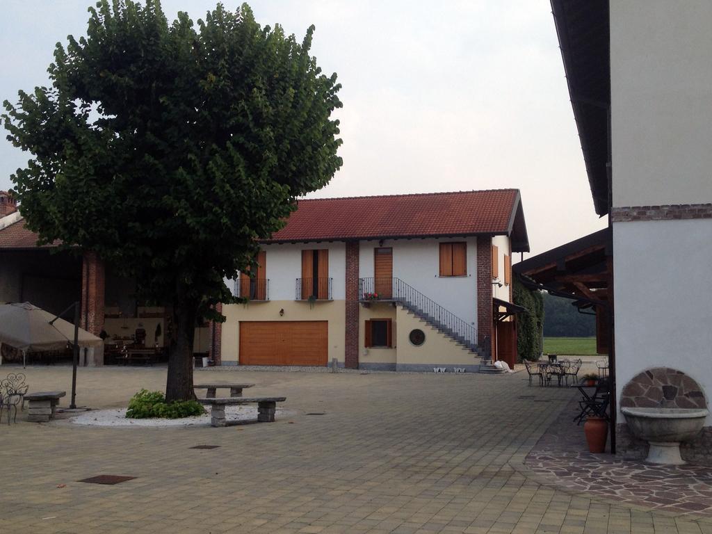 Bed And Breakfast Azienda Agricola Cascina Salazzaraマジェンタ エクステリア 写真